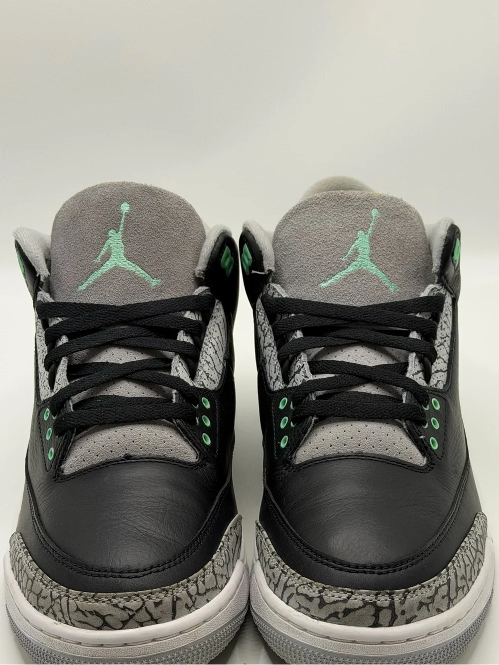 Air Jordan 3 Retro Green Glow Black Cement Men’s Size 10.5